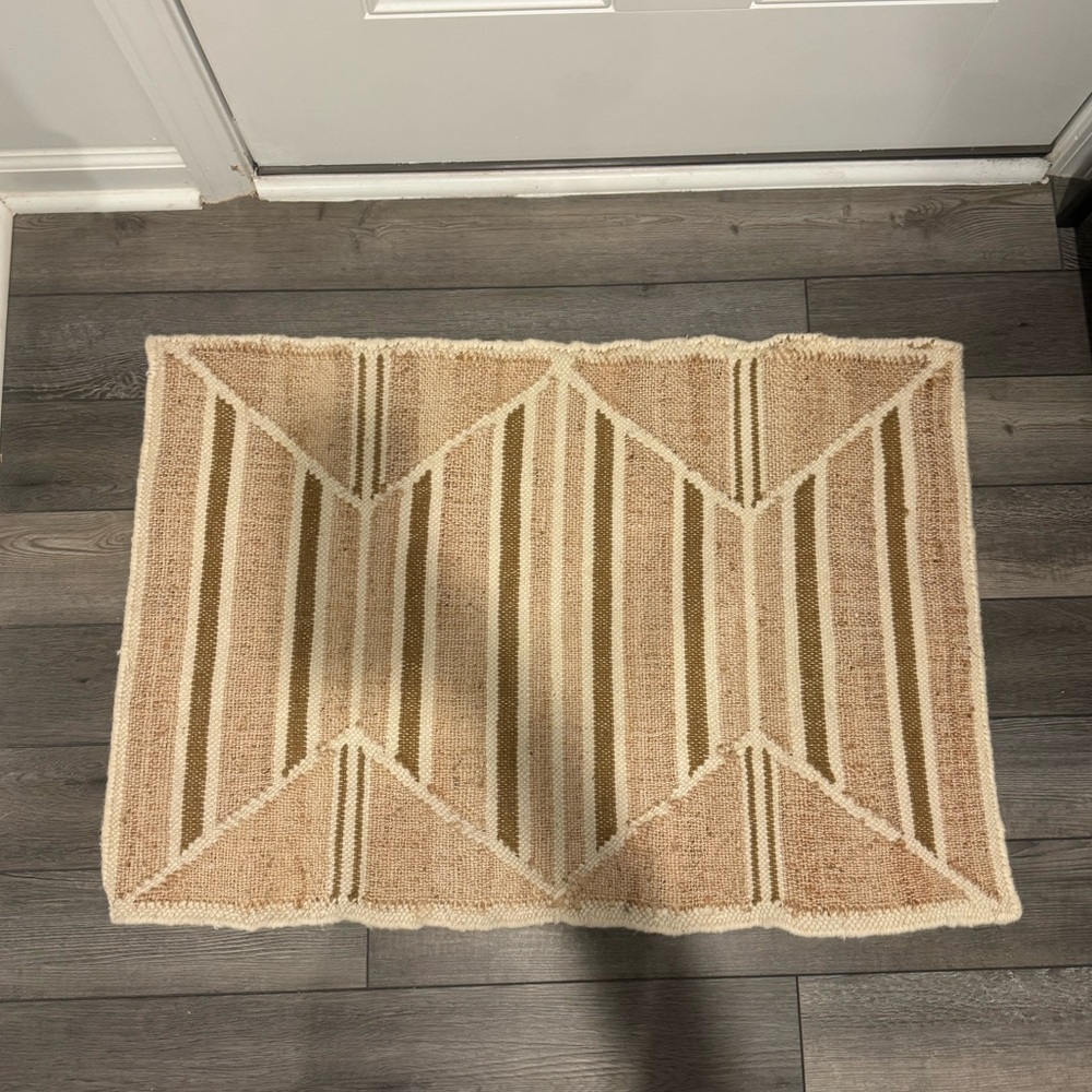 Neutral Geometric Accent Rug - Cream and Tan